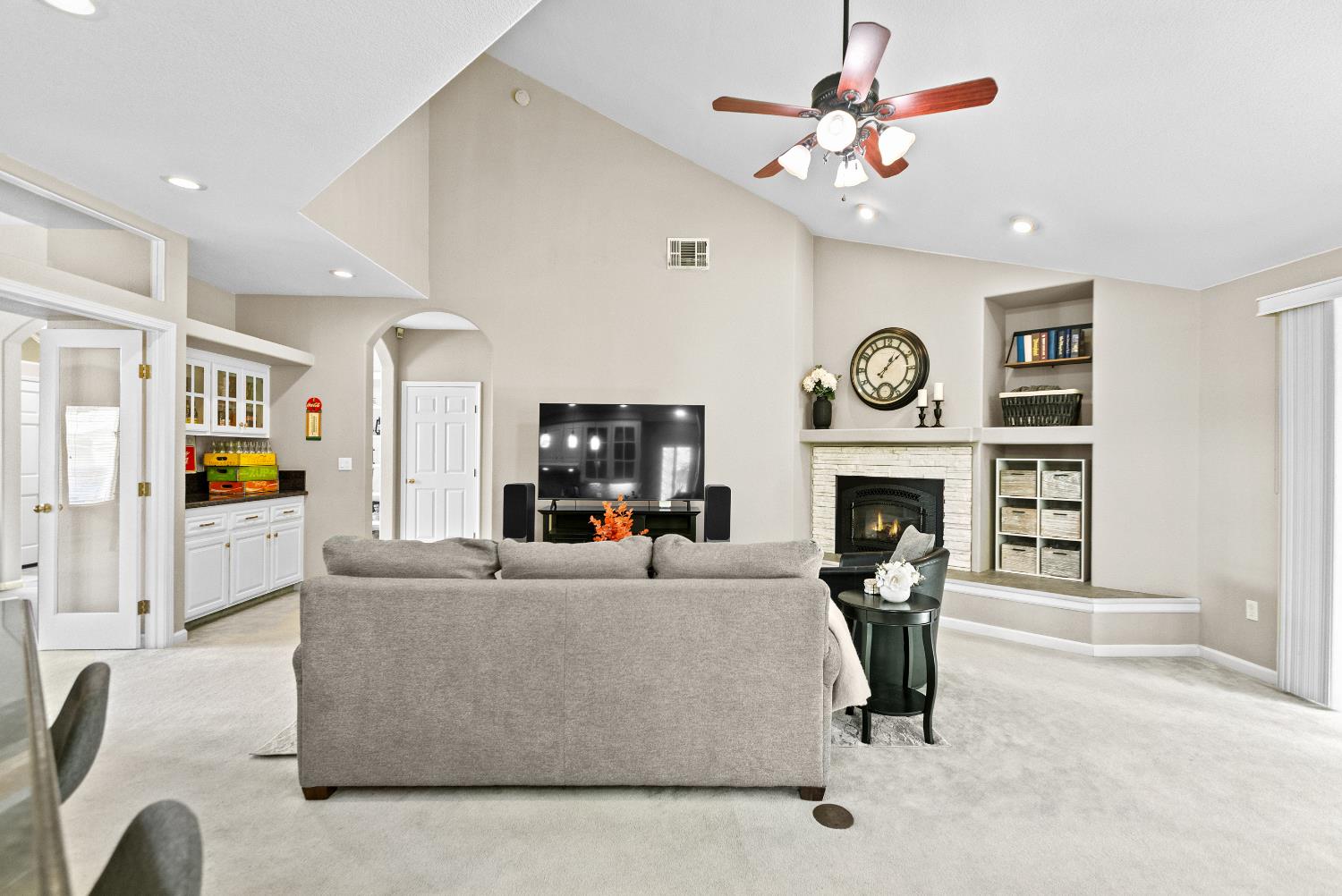 Detail Gallery Image 24 of 72 For 9180 Quail Cove Dr, Elk Grove,  CA 95624 - 5 Beds | 2/1 Baths