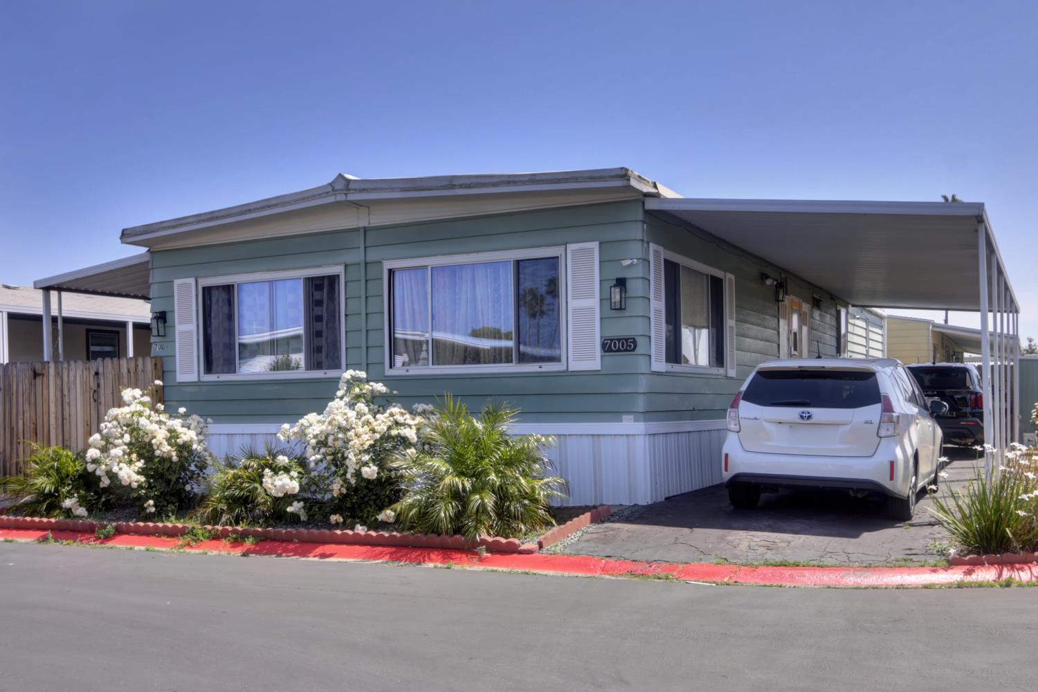 Detail Gallery Image 2 of 41 For 7005 Pleasure Ln, Sacramento,  CA 95823 - 3 Beds | 2 Baths
