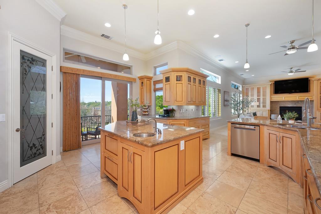 Detail Gallery Image 9 of 58 For 3711 Stone Temple Ct, Rocklin,  CA 95765 - 5 Beds | 4/1 Baths
