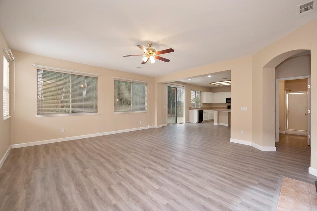 Detail Gallery Image 12 of 31 For 4208 Maddie Cir, Stockton,  CA 95209 - 5 Beds | 4 Baths