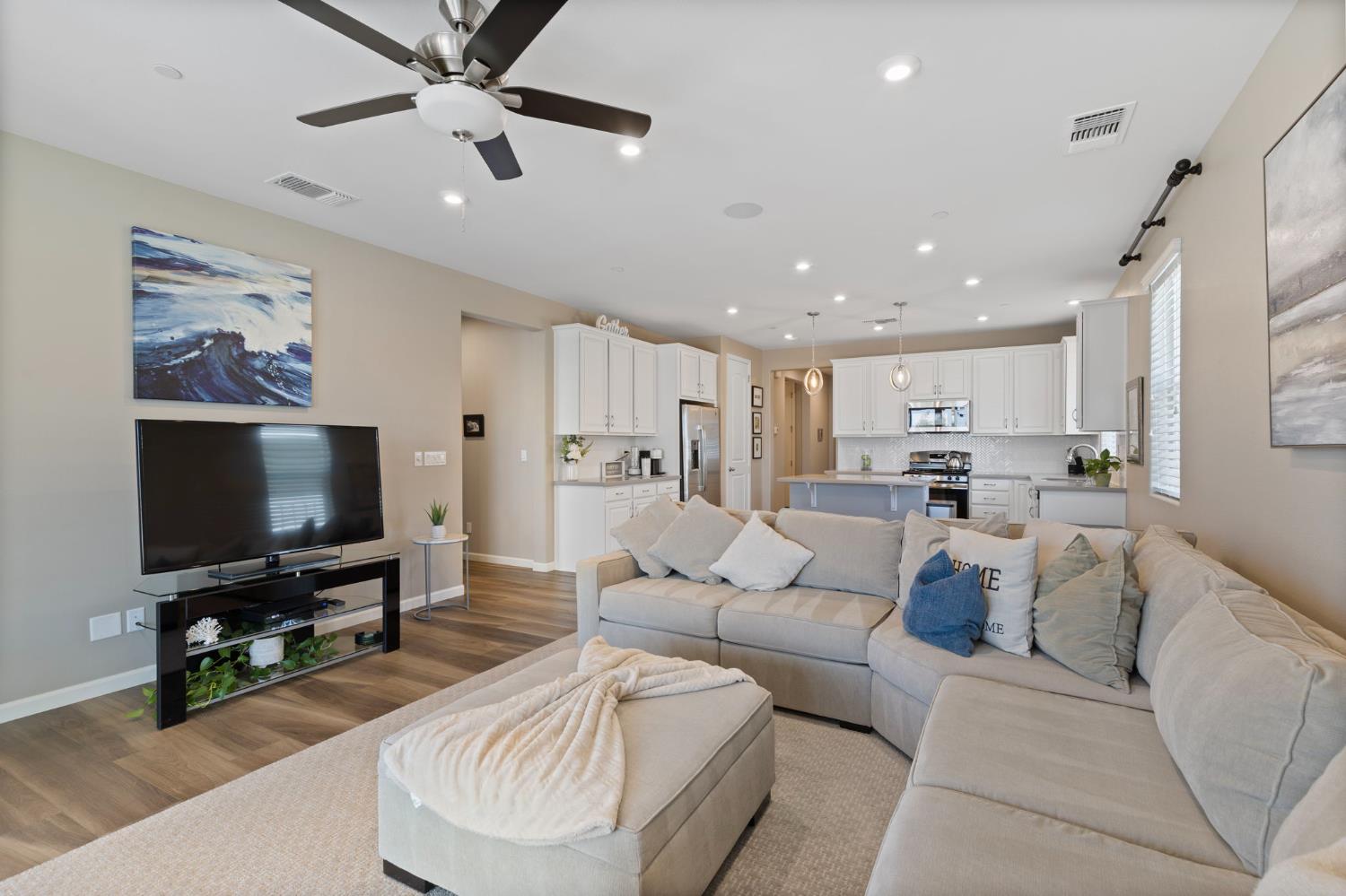 Detail Gallery Image 13 of 45 For 2616 Provincetown Way, Roseville,  CA 95747 - 4 Beds | 2 Baths
