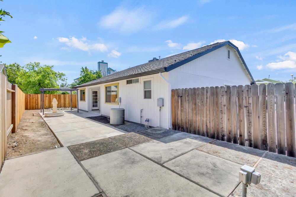 Detail Gallery Image 60 of 75 For 5984 Sawyer Cir, Sacramento,  CA 95823 - 3 Beds | 2 Baths