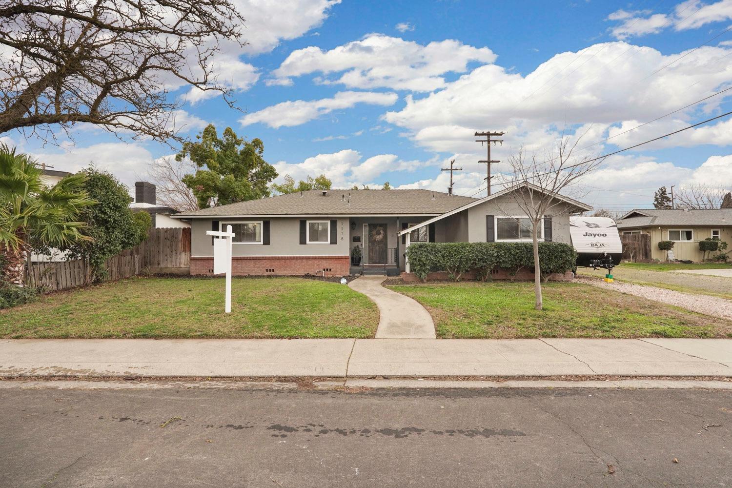 Detail Gallery Image 1 of 42 For 1118 Hawthorne Ave, Modesto,  CA 95350 - 3 Beds | 2 Baths