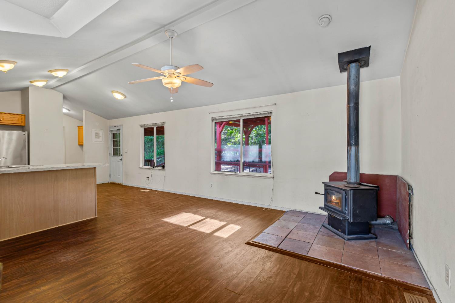 Detail Gallery Image 4 of 28 For 33016 Willow Creek Dr, North Fork,  CA 93643 - 2 Beds | 1 Baths