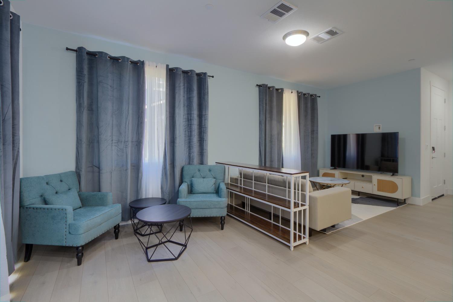 Detail Gallery Image 10 of 60 For 2183 Grady Cir, Woodland,  CA 95776 - 4 Beds | 2/1 Baths