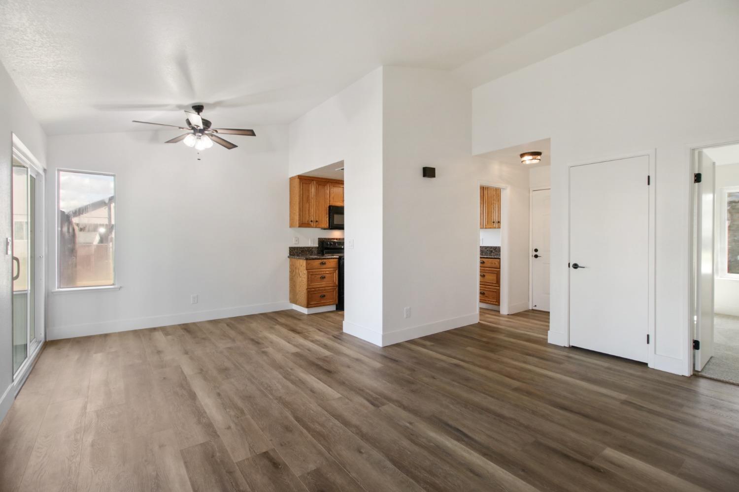 Detail Gallery Image 8 of 38 For 8237 Auberry Dr, Sacramento,  CA 95828 - 3 Beds | 2 Baths