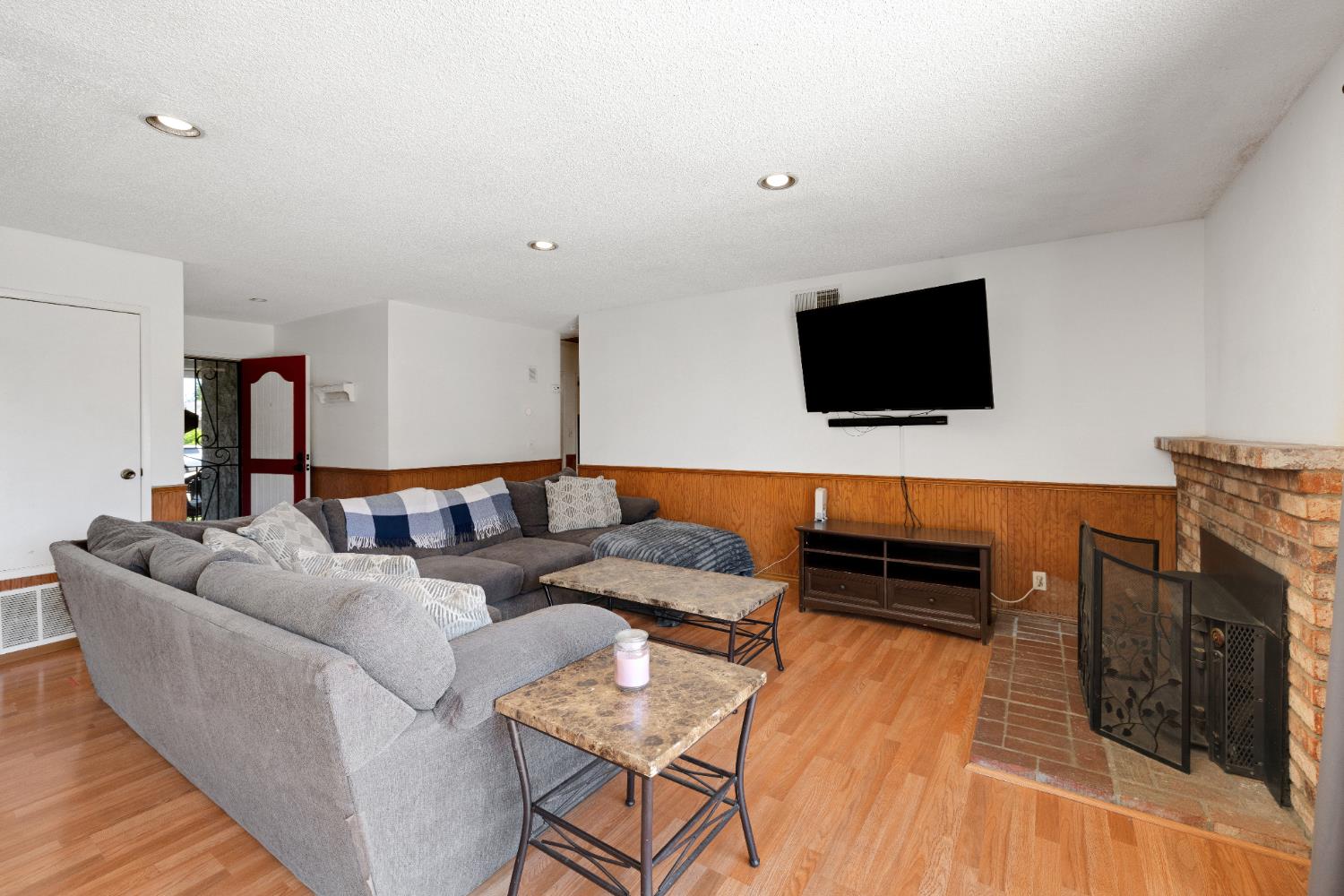 Detail Gallery Image 9 of 38 For 319 Valleywood Dr, Woodland,  CA 95695 - 3 Beds | 2 Baths