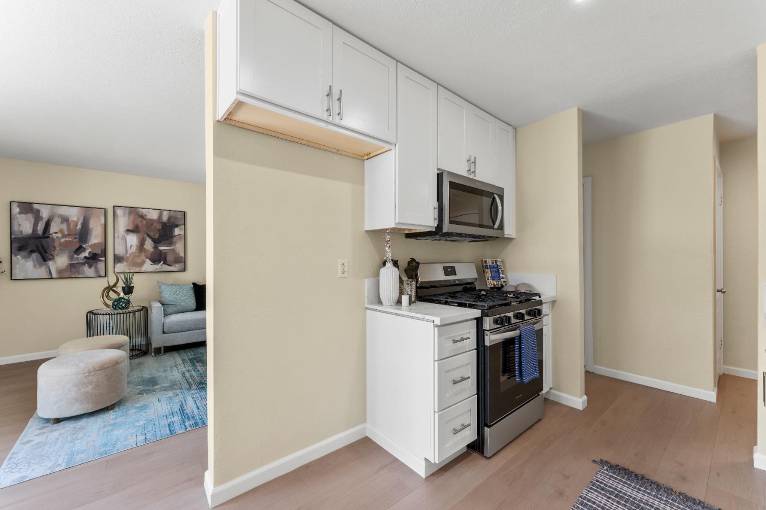 Detail Gallery Image 12 of 28 For 6112 Longfellow Way, Sacramento,  CA 95842 - 3 Beds | 1 Baths