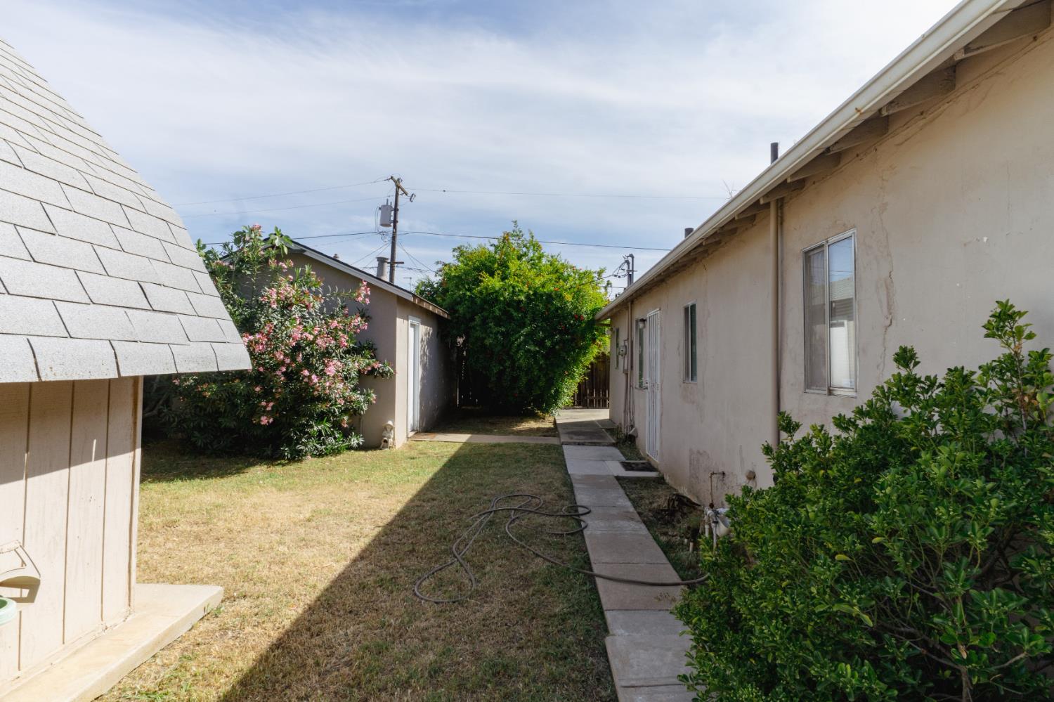Detail Gallery Image 64 of 66 For 1070 E 23rd St, Merced,  CA 95340 - 3 Beds | 2 Baths