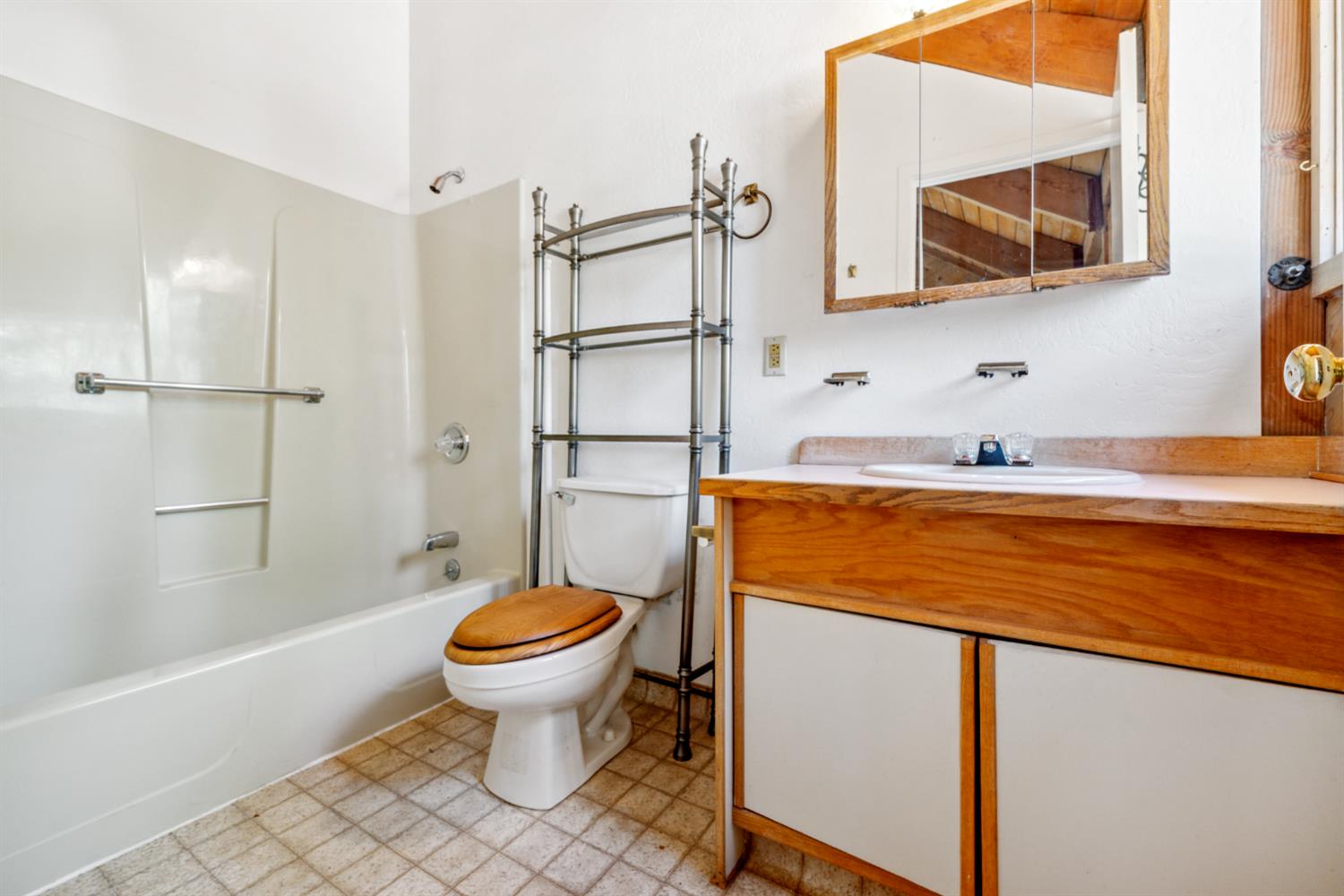 Detail Gallery Image 23 of 38 For 17836 Oriole Ct, Penn Valley,  CA 95946 - 2 Beds | 2 Baths