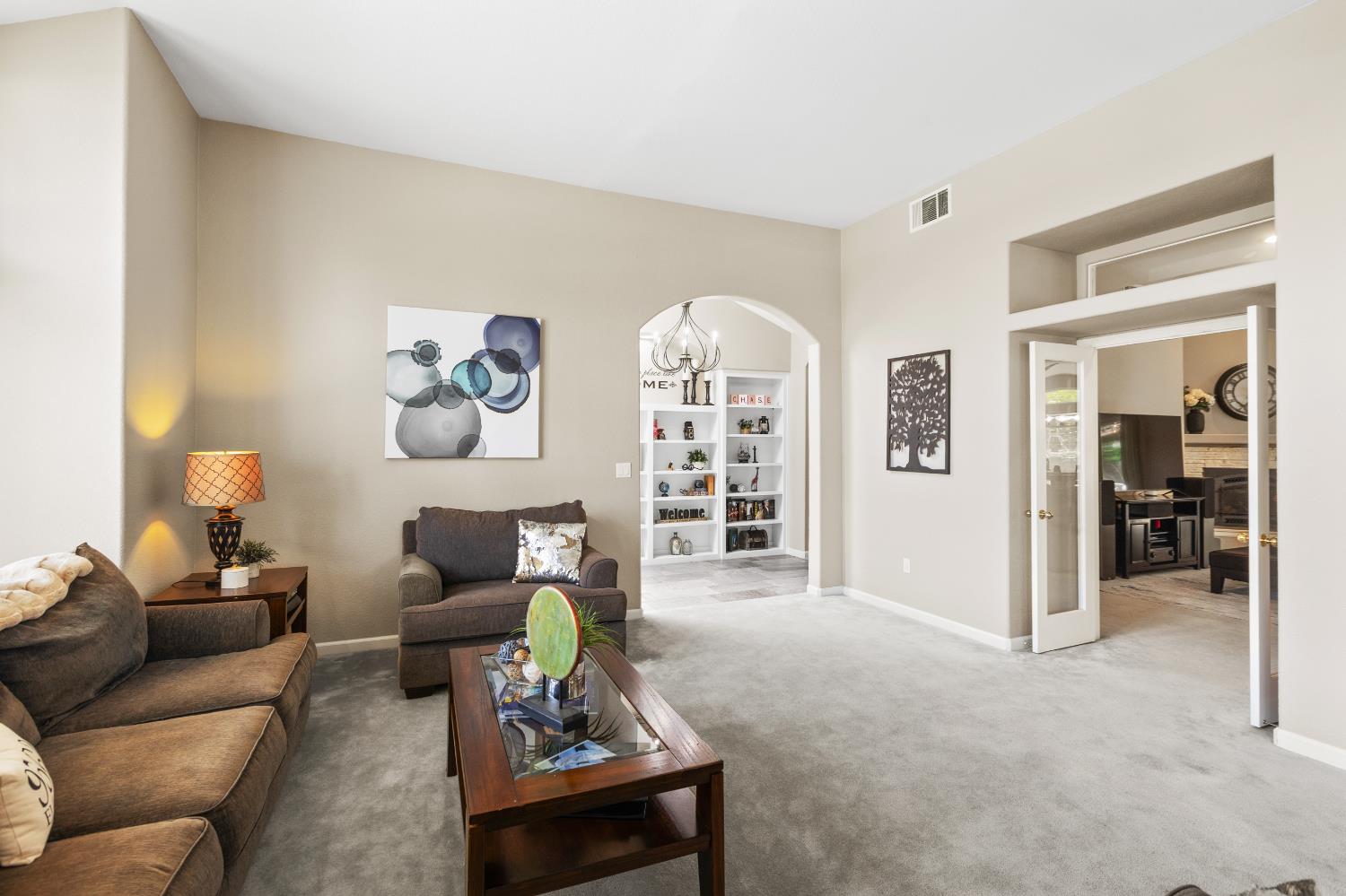 Detail Gallery Image 12 of 72 For 9180 Quail Cove Dr, Elk Grove,  CA 95624 - 5 Beds | 2/1 Baths