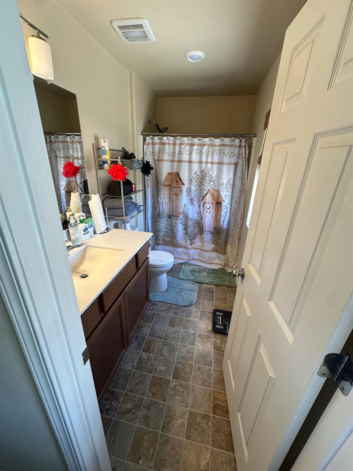Detail Gallery Image 8 of 15 For 710 Ashwick Loop, Sacramento,  CA 95823 - 3 Beds | 1/1 Baths