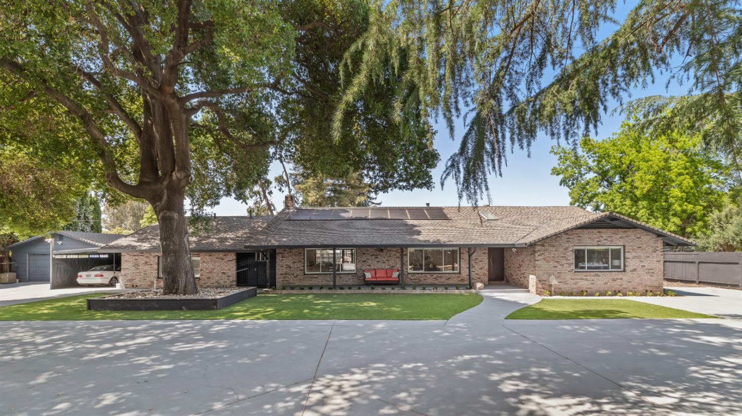 Detail Gallery Image 2 of 97 For 3221 Country Club Blvd, Stockton,  CA 95204 - 4 Beds | 3/1 Baths