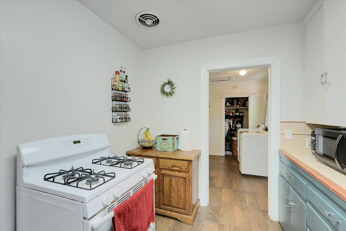 Jones Street, Yuba City, California image 9