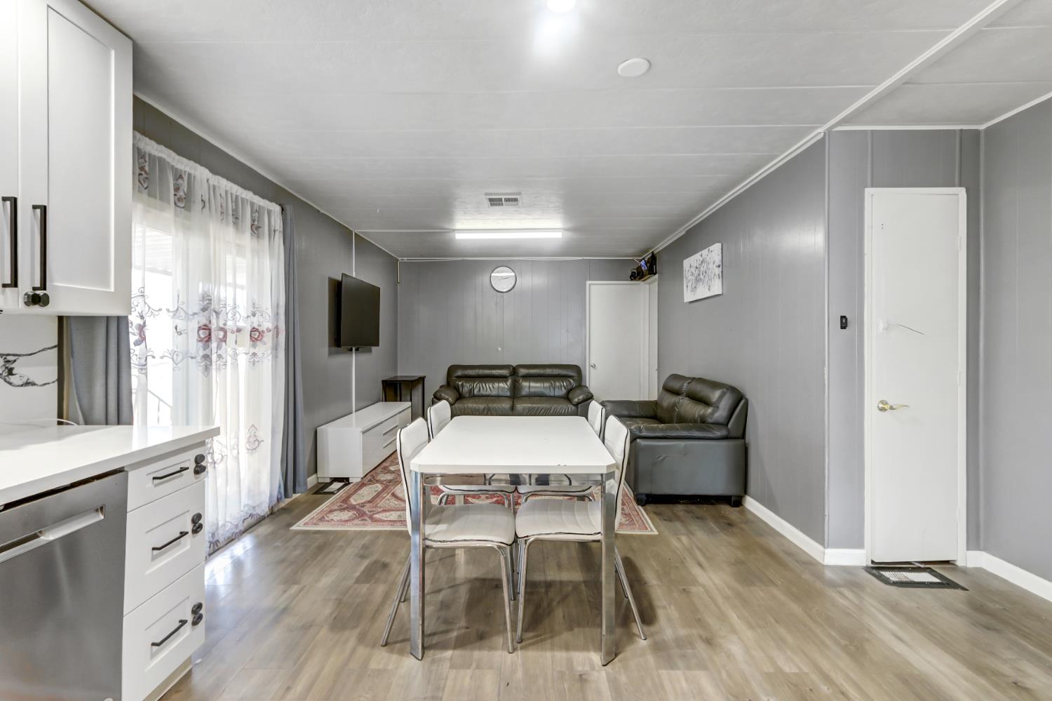 Detail Gallery Image 13 of 41 For 7005 Pleasure Ln, Sacramento,  CA 95823 - 3 Beds | 2 Baths