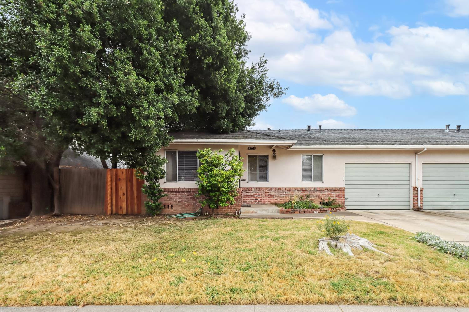 Detail Gallery Image 4 of 41 For 1702 Harian Way, Sacramento,  CA 95822 - – Beds | – Baths
