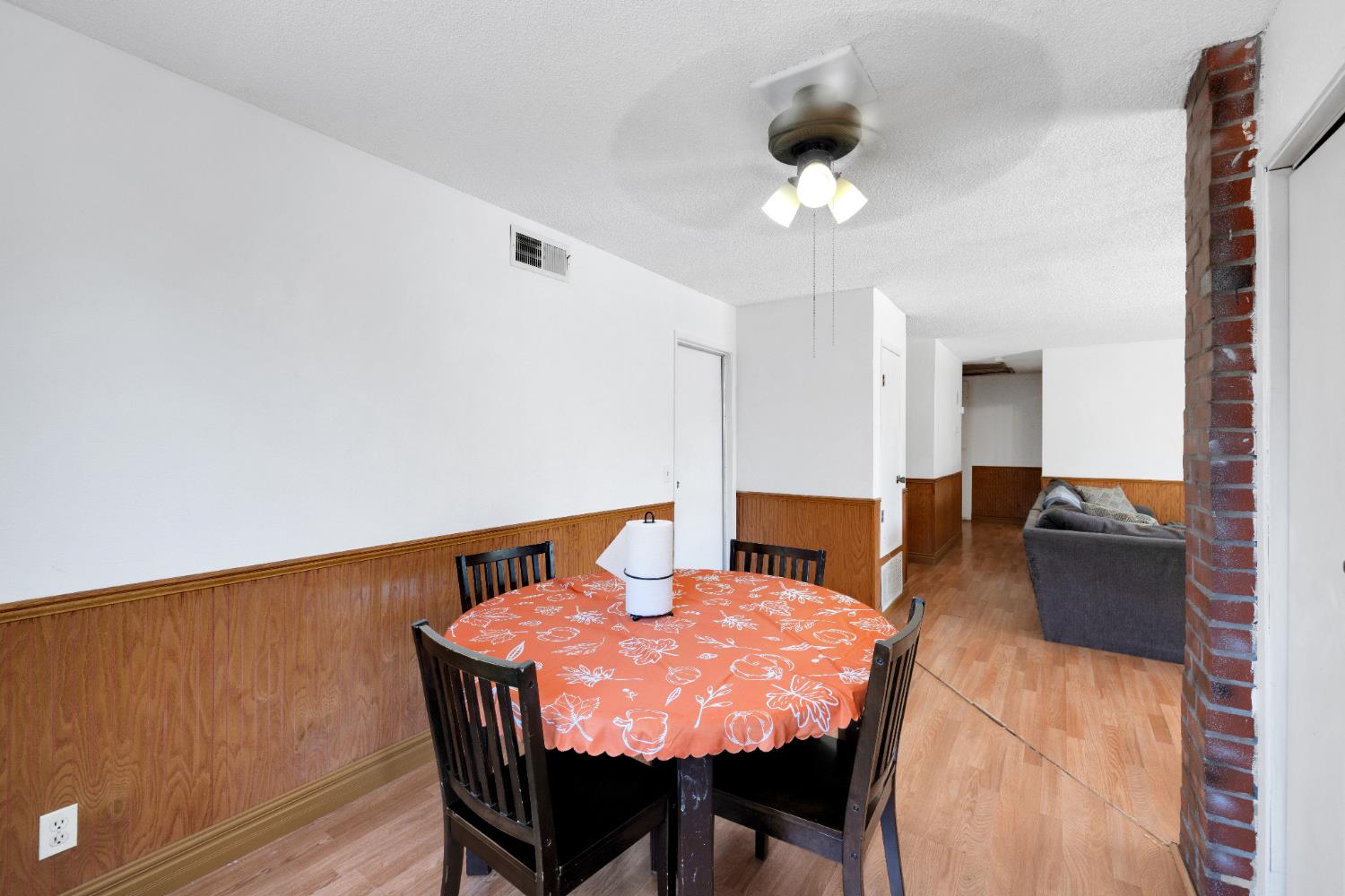Detail Gallery Image 16 of 38 For 319 Valleywood Dr, Woodland,  CA 95695 - 3 Beds | 2 Baths