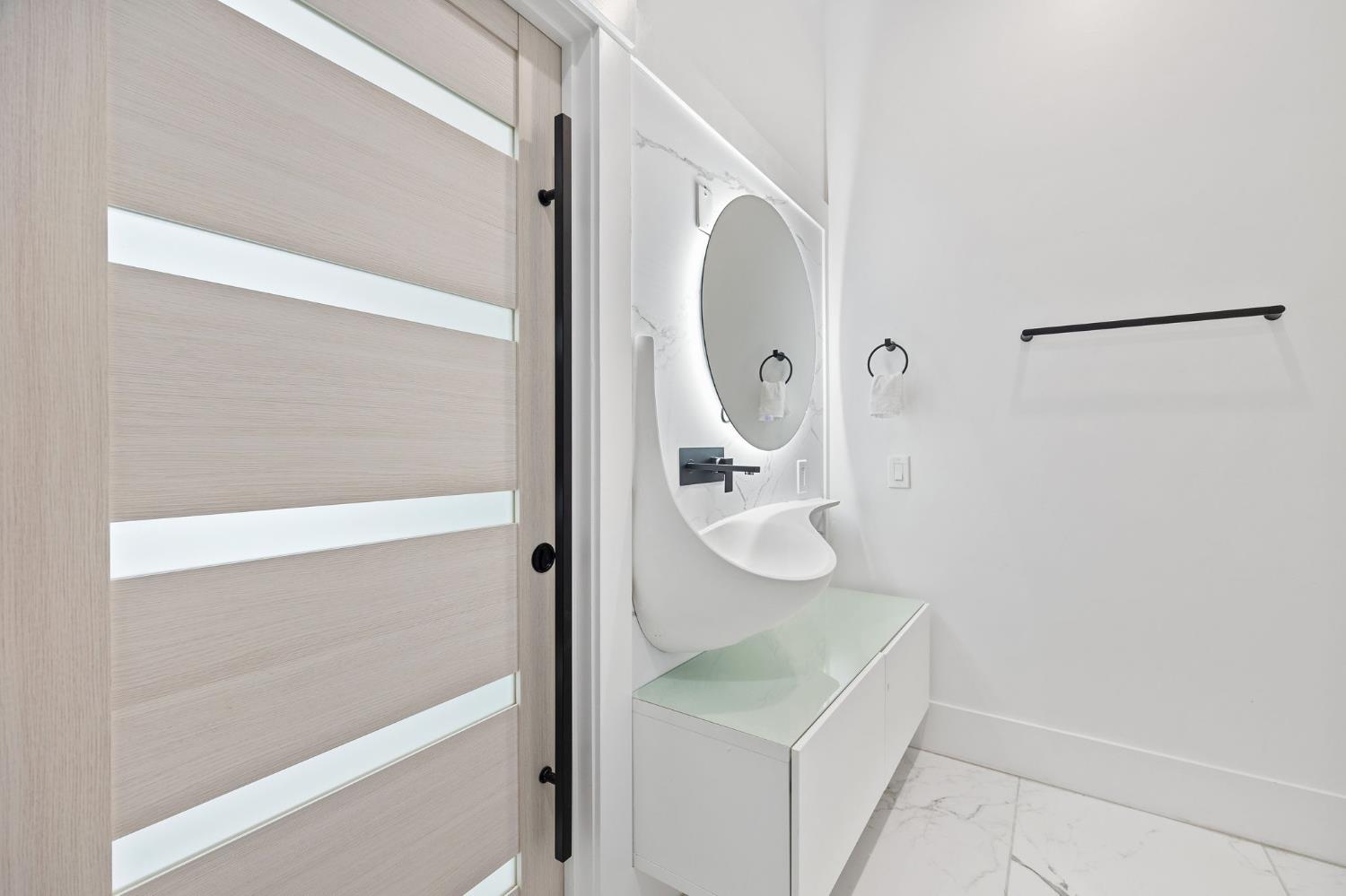 Detail Gallery Image 34 of 93 For 9425 S Wales Way, Elk Grove,  CA 95758 - 5 Beds | 5/1 Baths
