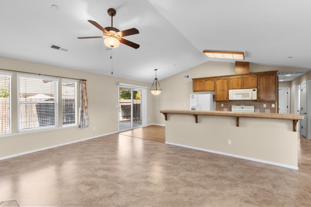 Detail Gallery Image 7 of 40 For 737 Young Ct, Galt,  CA 95632 - 2 Beds | 2 Baths
