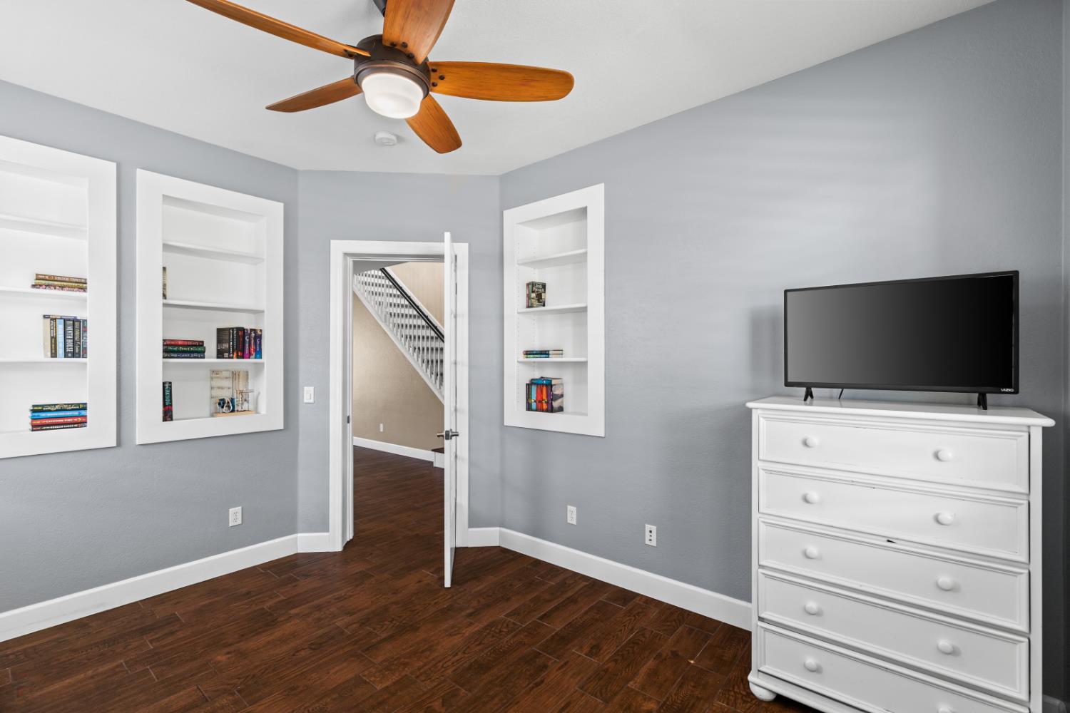 Detail Gallery Image 6 of 31 For 1689 Hometown Ln, Manteca,  CA 95337 - 3 Beds | 3 Baths
