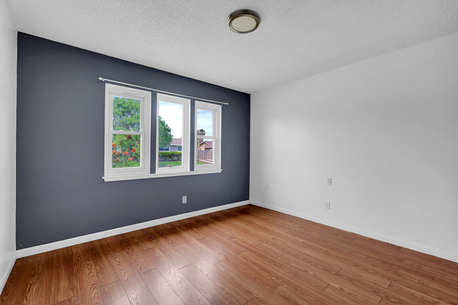 Detail Gallery Image 2 of 25 For 1440 Peach Tree Ln, Yuba City,  CA 95993 - 3 Beds | 2 Baths