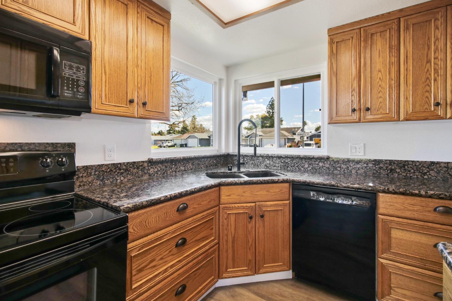 Detail Gallery Image 12 of 38 For 8237 Auberry Dr, Sacramento,  CA 95828 - 3 Beds | 2 Baths