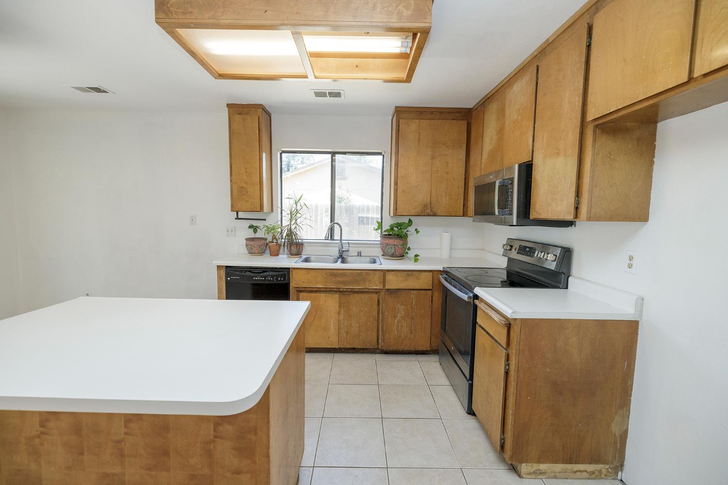 Detail Gallery Image 14 of 34 For 2609 Finlandia Ave, Modesto,  CA 95358 - 3 Beds | 2 Baths