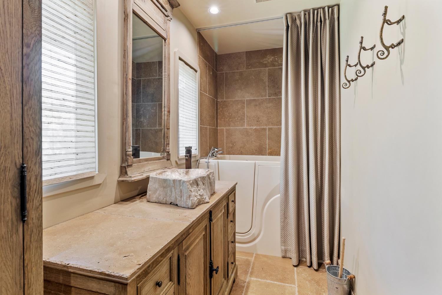 Detail Gallery Image 35 of 58 For 300 El Rio Ave, Modesto,  CA 95354 - 5 Beds | 3 Baths