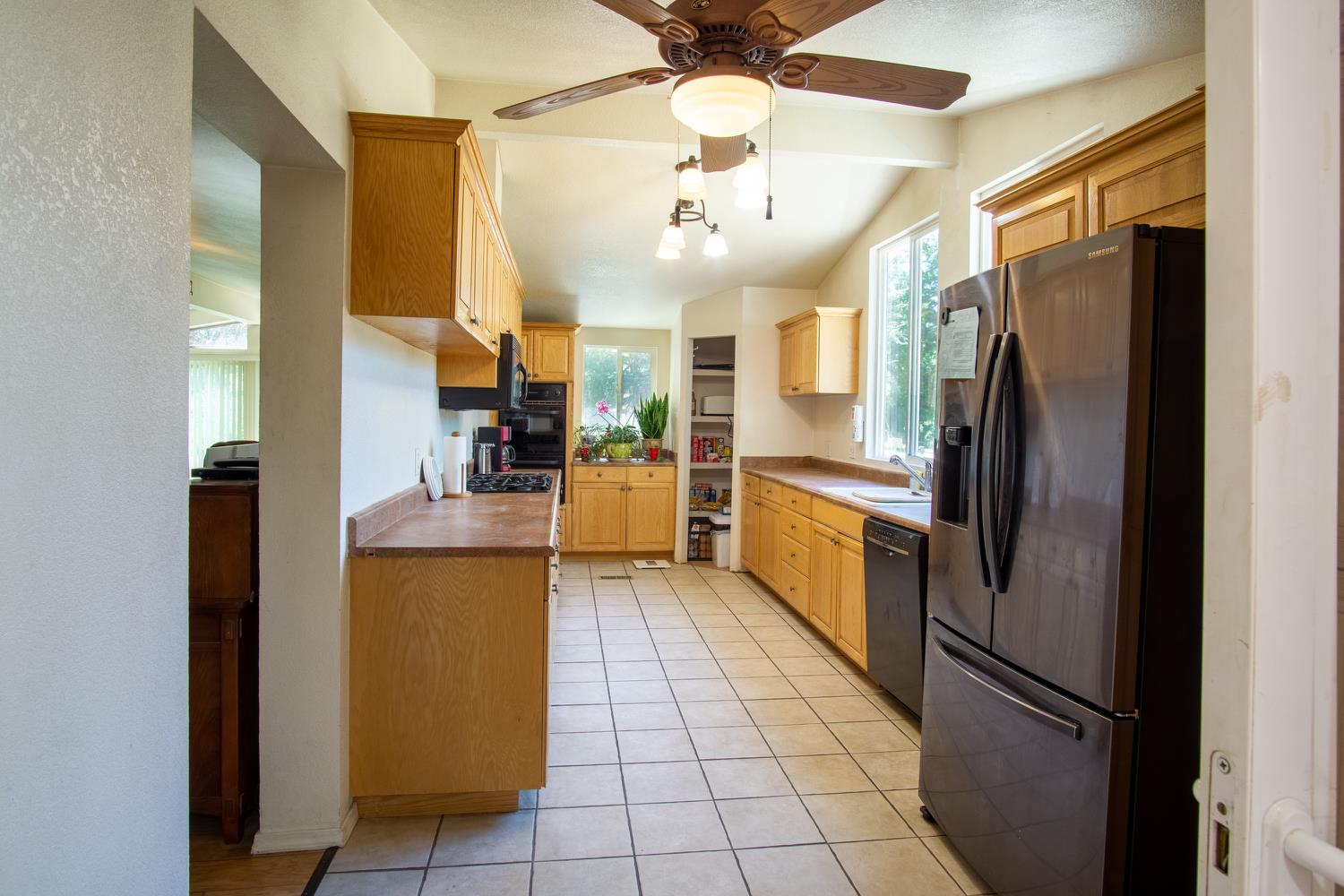 Detail Gallery Image 13 of 44 For 22133 Trotter, Grass Valley,  CA 95949 - 2 Beds | 2 Baths