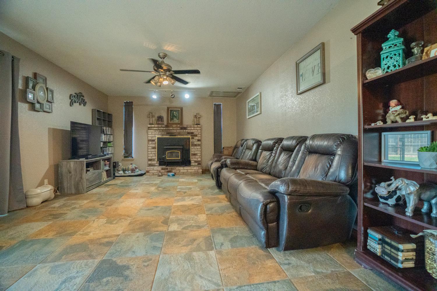 Detail Gallery Image 10 of 23 For 1429 Don Pedro Rd, Ceres,  CA 95307 - 4 Beds | 2 Baths