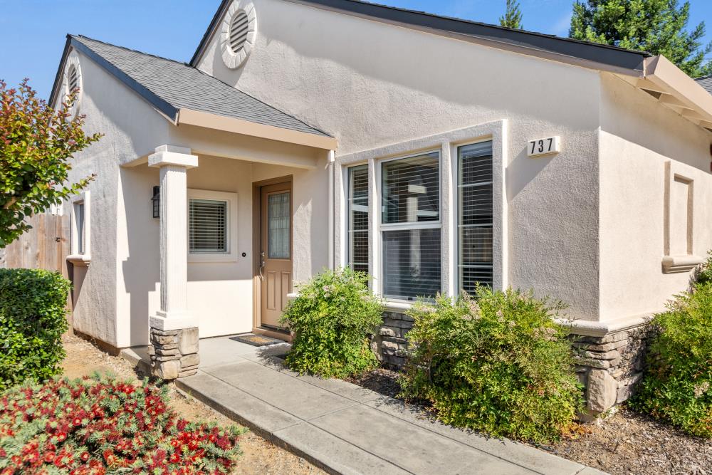 Detail Gallery Image 2 of 40 For 737 Young Ct, Galt,  CA 95632 - 2 Beds | 2 Baths