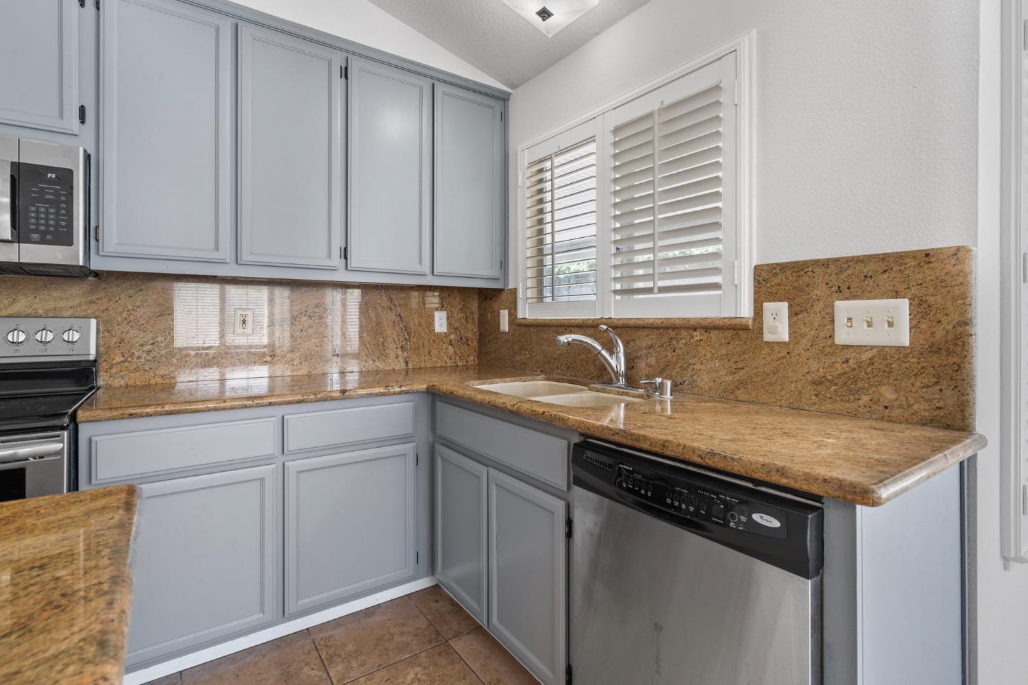 Detail Gallery Image 7 of 21 For 4805 Sun Brook Dr, Salida,  CA 95368 - 3 Beds | 2 Baths