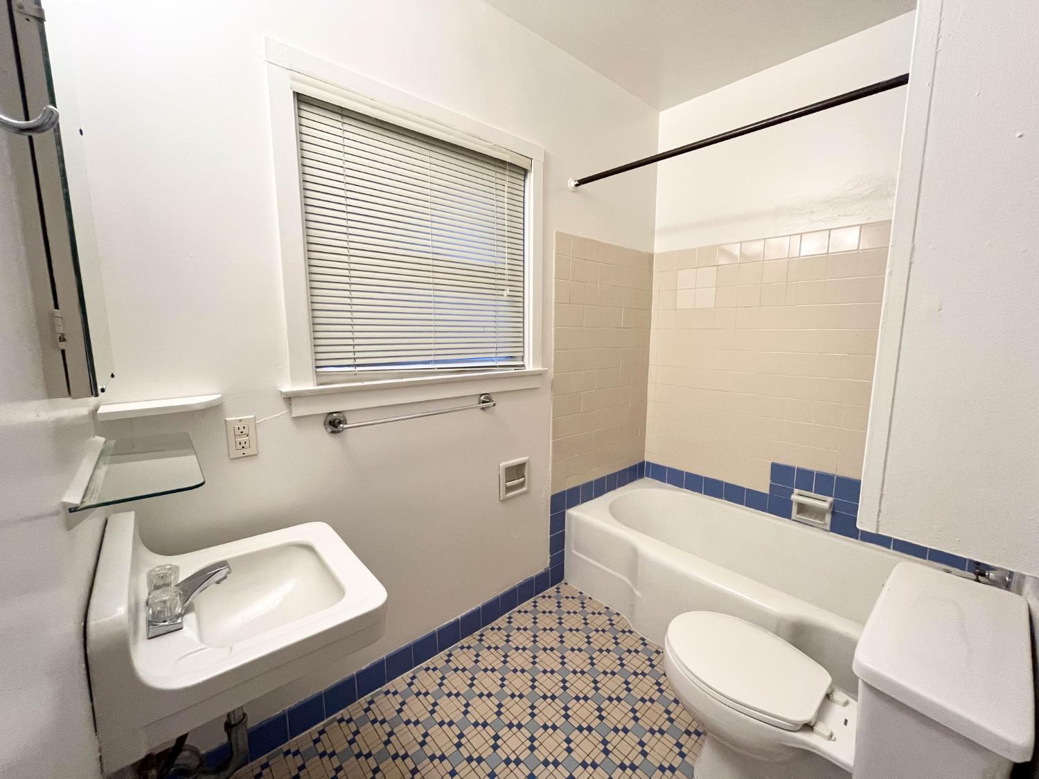 Detail Gallery Image 6 of 6 For 1209 U St, Sacramento,  CA 95818 - – Beds | – Baths