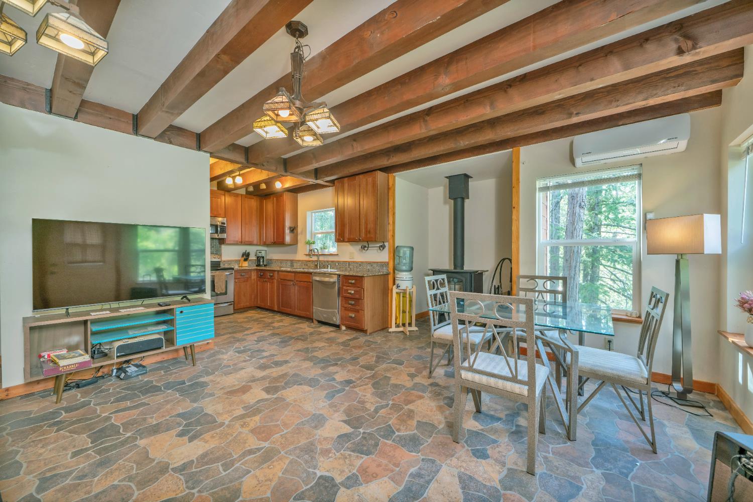 Detail Gallery Image 8 of 67 For 10870 Riverton Ln, Pollock Pines,  CA 95726 - 4 Beds | 2 Baths