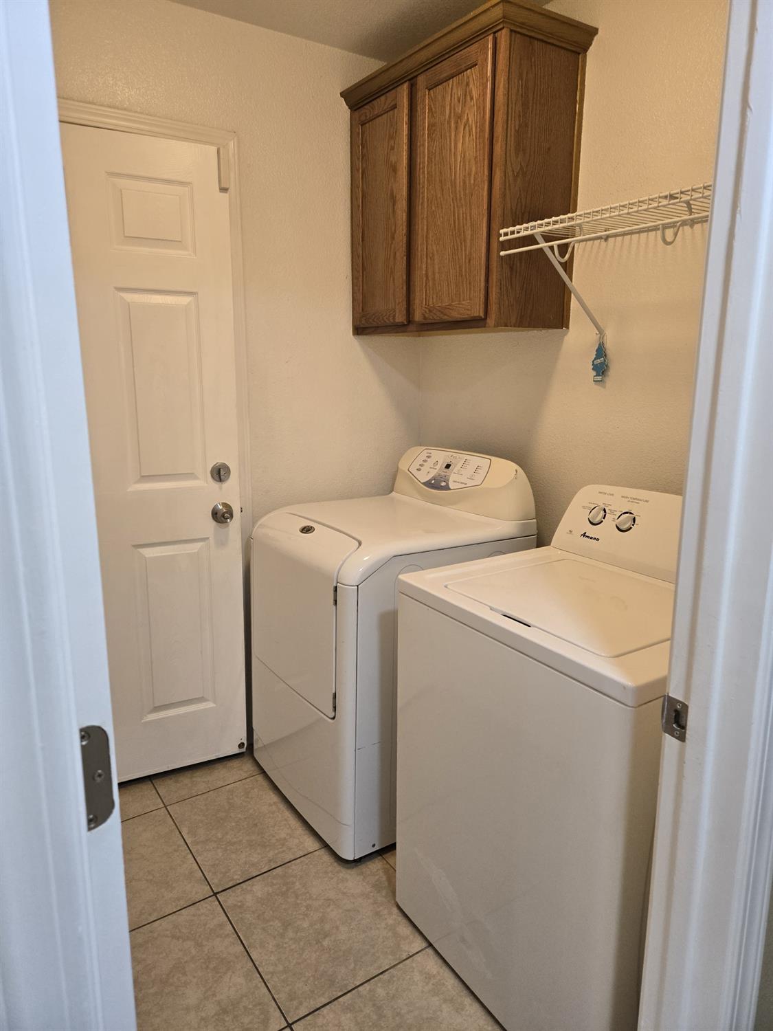 Detail Gallery Image 6 of 18 For 12 Jackdaw Ct, Sacramento,  CA 95834 - 5 Beds | 2/1 Baths