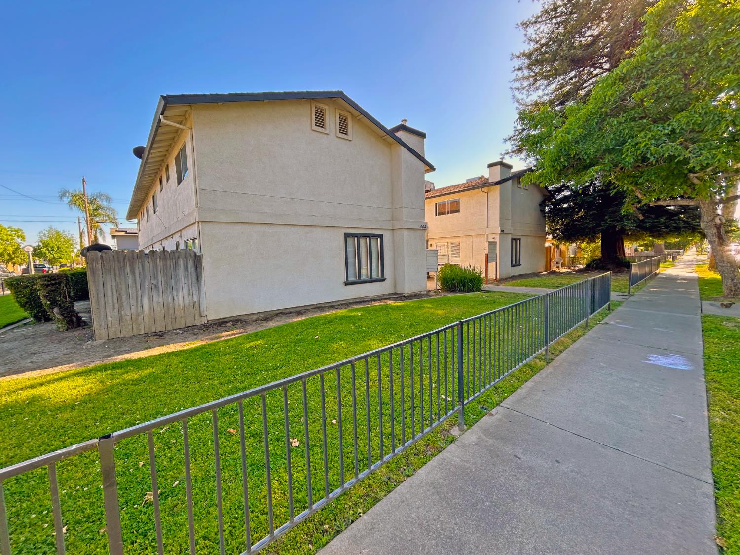 Detail Gallery Image 4 of 5 For 442 Eden St, Lodi,  CA 95240 - – Beds | – Baths