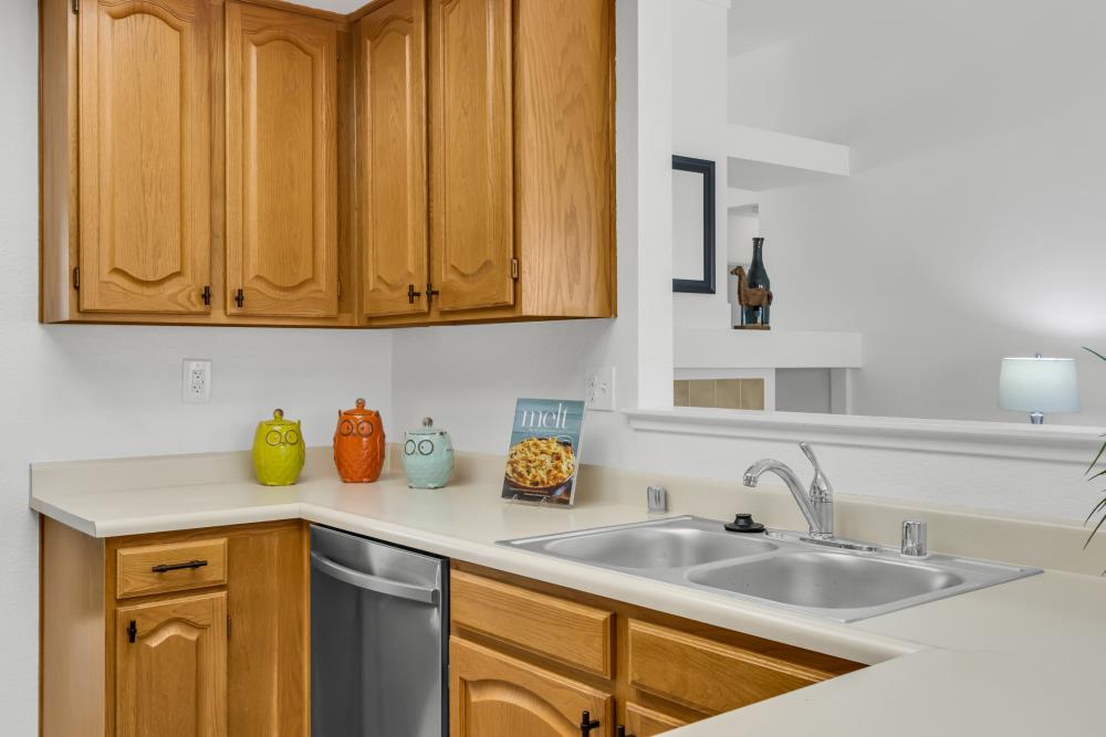 Detail Gallery Image 32 of 75 For 5984 Sawyer Cir, Sacramento,  CA 95823 - 3 Beds | 2 Baths