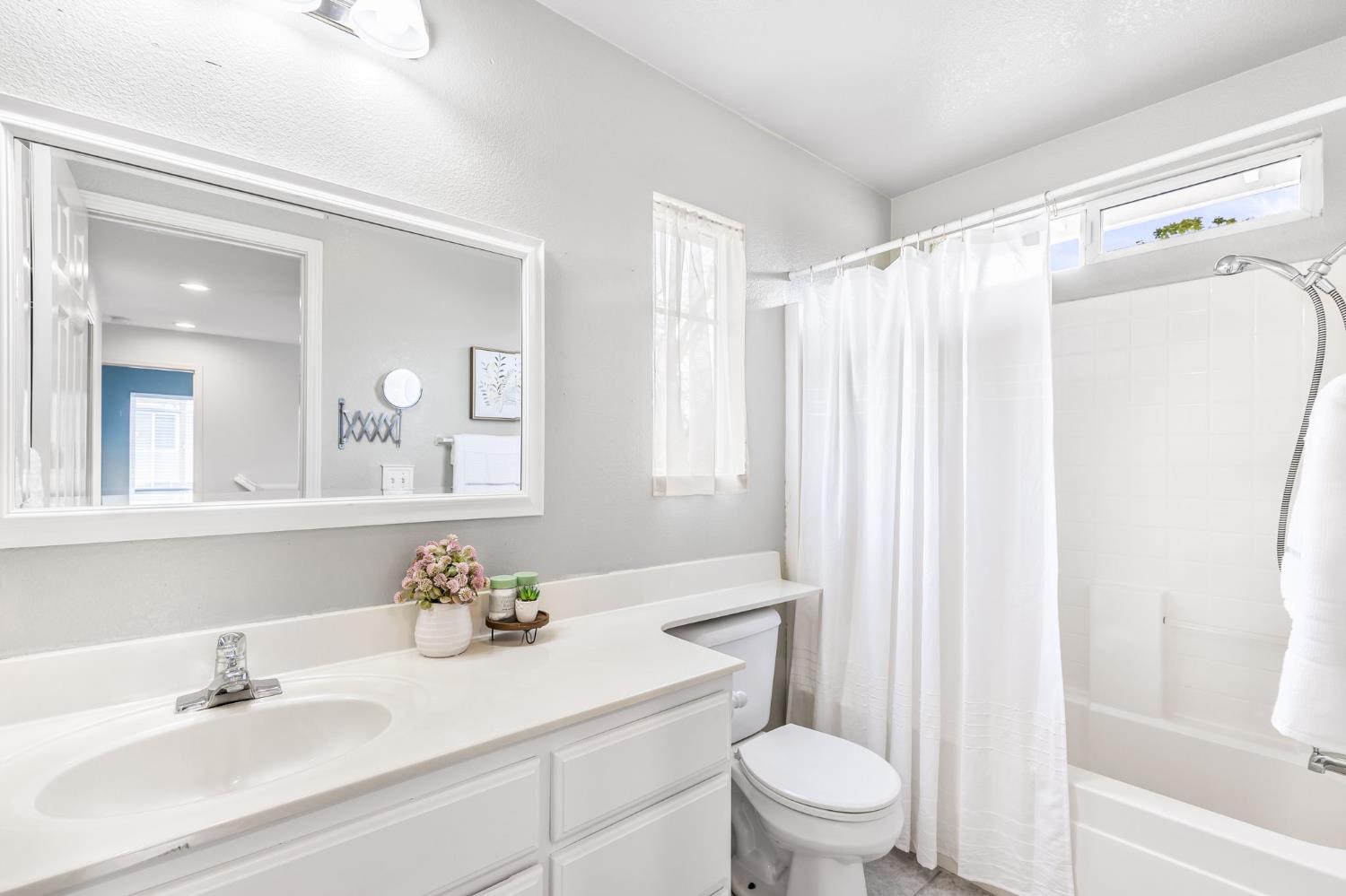 Detail Gallery Image 29 of 45 For 2111 Bridle Creek Cir, Tracy,  CA 95377 - 3 Beds | 2/1 Baths