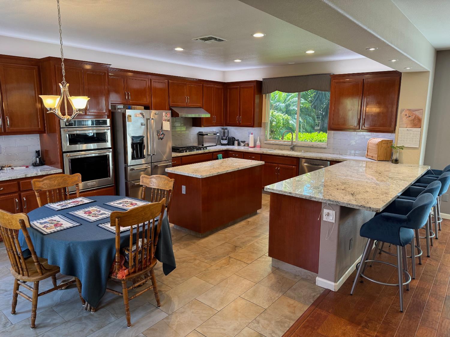 Detail Gallery Image 6 of 52 For 220 Shrike Cir, Sacramento,  CA 95834 - 4 Beds | 3 Baths
