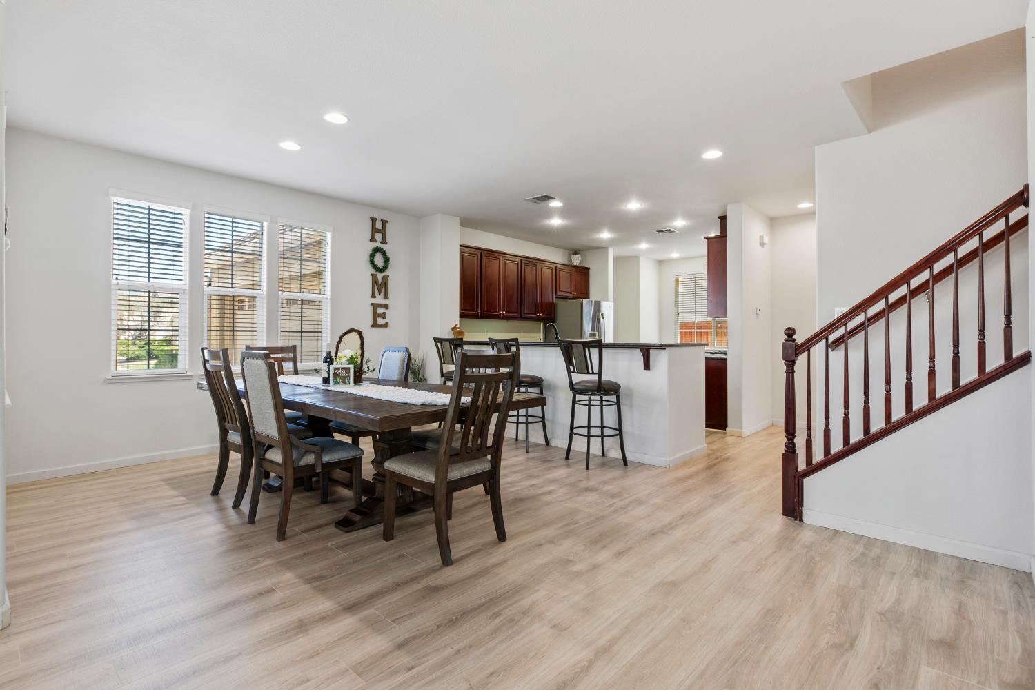 Detail Gallery Image 8 of 32 For 9477 California Oak Cir, Patterson,  CA 95363 - 4 Beds | 3/1 Baths