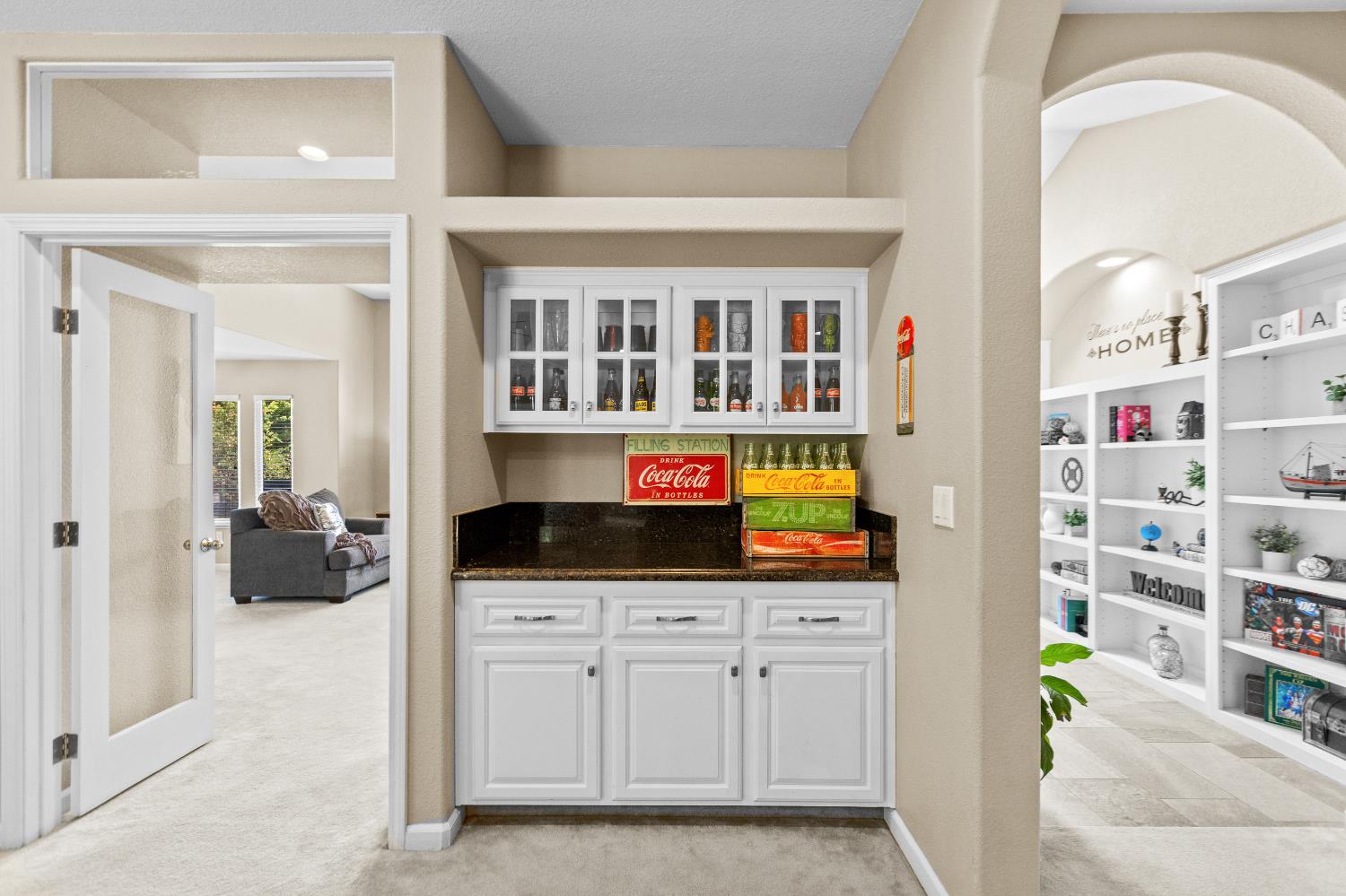 Detail Gallery Image 15 of 72 For 9180 Quail Cove Dr, Elk Grove,  CA 95624 - 5 Beds | 2/1 Baths