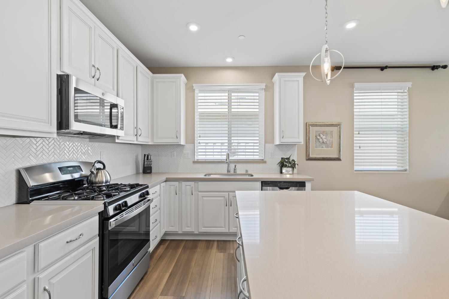 Detail Gallery Image 7 of 45 For 2616 Provincetown Way, Roseville,  CA 95747 - 4 Beds | 2 Baths