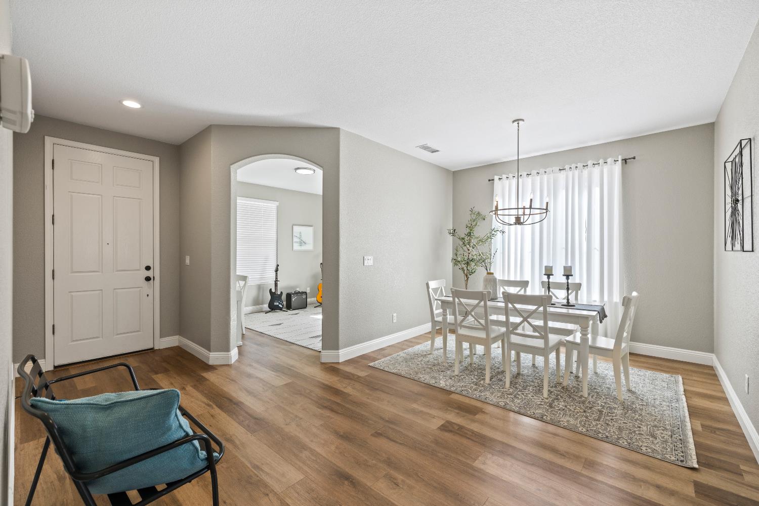 Detail Gallery Image 15 of 34 For 5425 Mossy Stone Way, Rancho Cordova,  CA 95742 - 3 Beds | 2 Baths