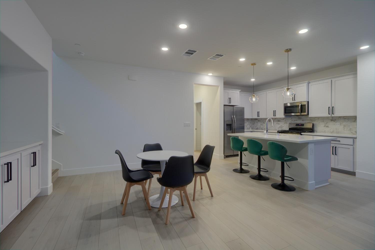 Detail Gallery Image 6 of 60 For 2183 Grady Cir, Woodland,  CA 95776 - 4 Beds | 2/1 Baths