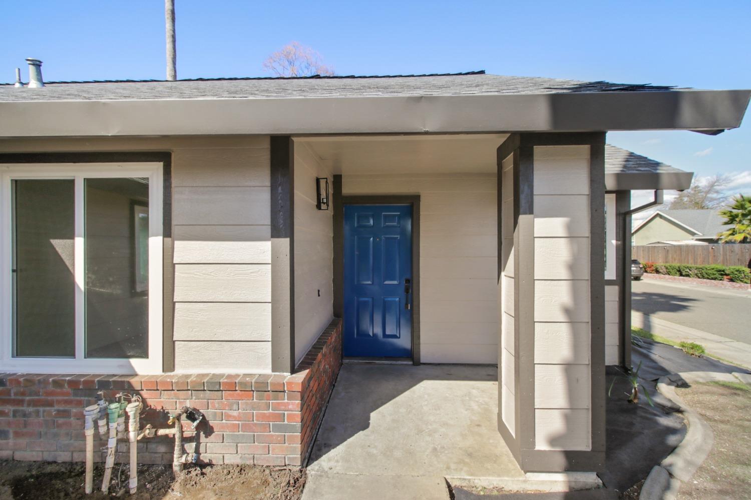 Detail Gallery Image 3 of 38 For 8237 Auberry Dr, Sacramento,  CA 95828 - 3 Beds | 2 Baths