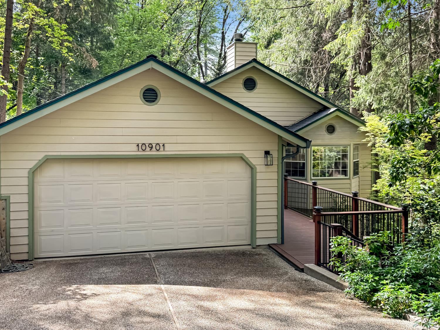 Detail Gallery Image 1 of 24 For 10901 Footwall Dr, Grass Valley,  CA 95945 - 3 Beds | 2 Baths