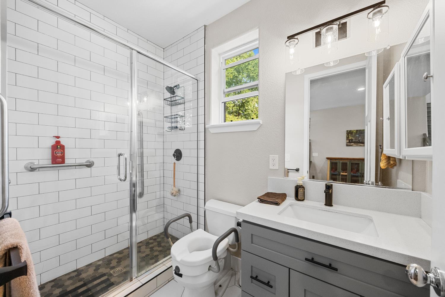 Detail Gallery Image 12 of 55 For 12587 Incline Dr, Auburn,  CA 95603 - 4 Beds | 4 Baths