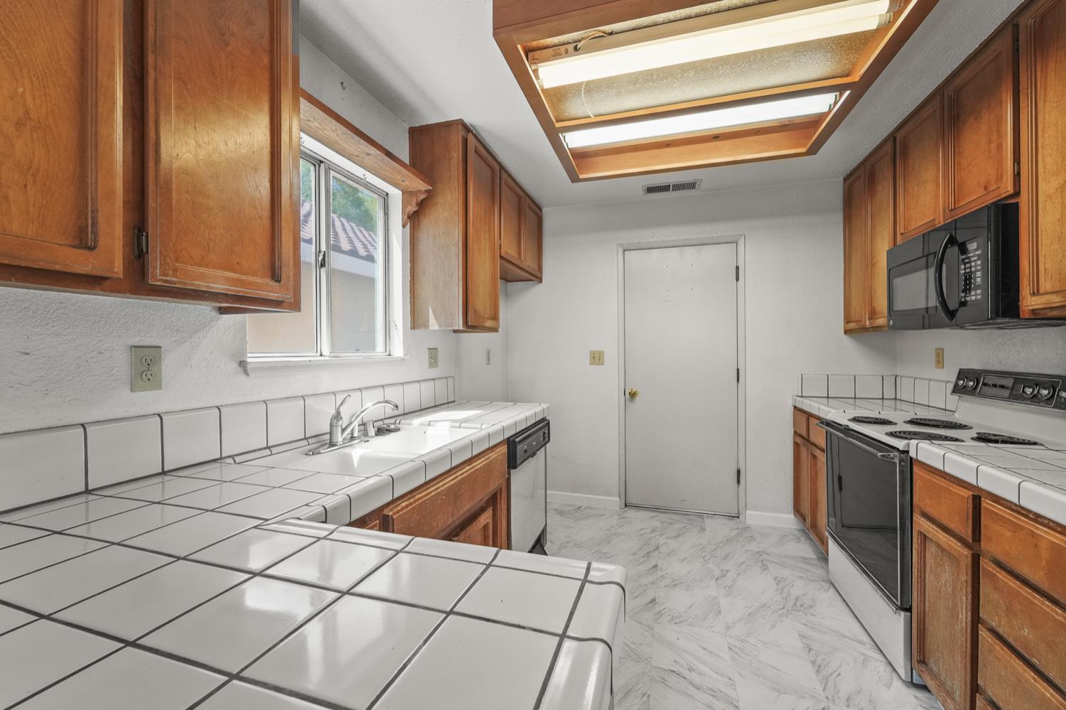 Detail Gallery Image 16 of 34 For 3428 Waynesboro Dr, Ceres,  CA 95307 - 3 Beds | 2 Baths
