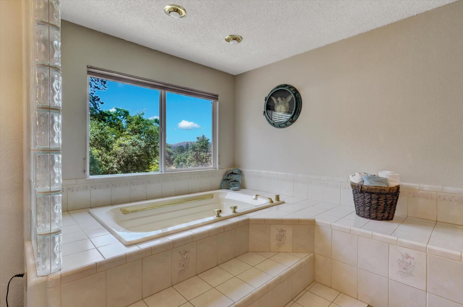 Detail Gallery Image 34 of 60 For 17789 Jayhawk Dr, Penn Valley,  CA 95946 - 3 Beds | 3 Baths