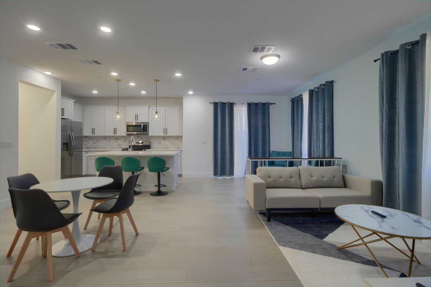 Detail Gallery Image 5 of 60 For 2183 Grady Cir, Woodland,  CA 95776 - 4 Beds | 2/1 Baths